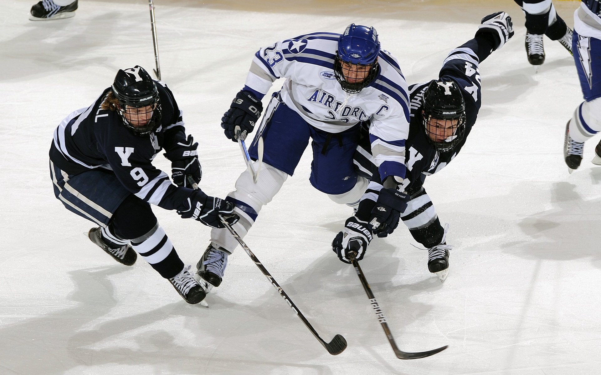 世界杯预选赛大爆冷，亚洲劲旅击败世界强队